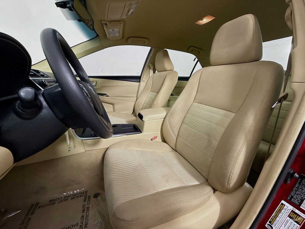 2017 Toyota Camry LE photo 4