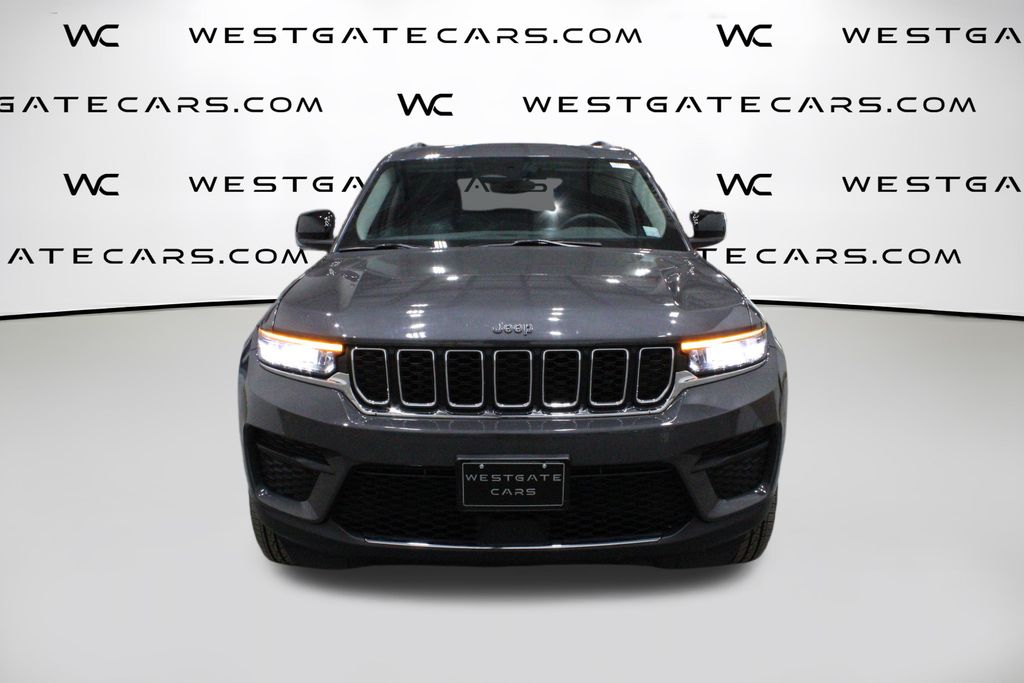 2023 Jeep Grand Cherokee Laredo photo 2