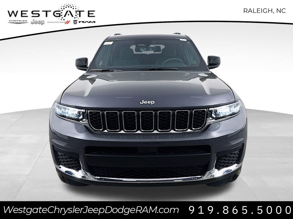 2025 Jeep Grand Cherokee Laredo photo 2