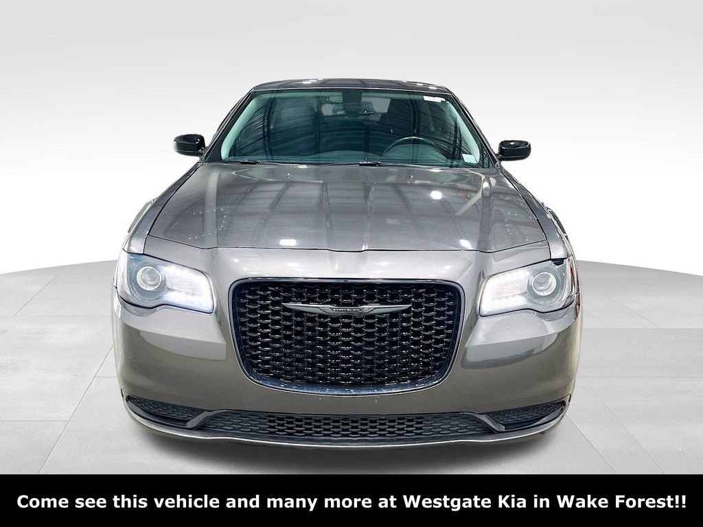2021 Chrysler 300 Touring photo 2