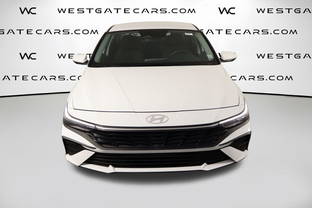 Used 2025 Hyundai Elantra SE Sedan