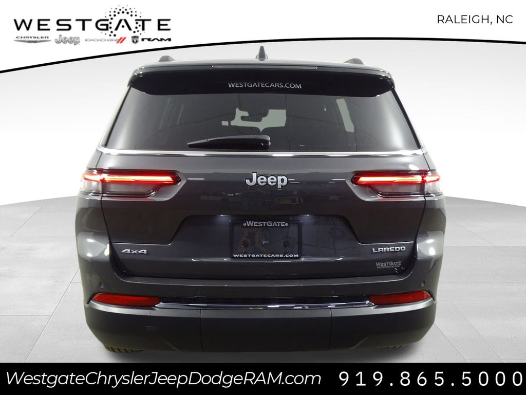 2025 Jeep Grand Cherokee Laredo photo 2