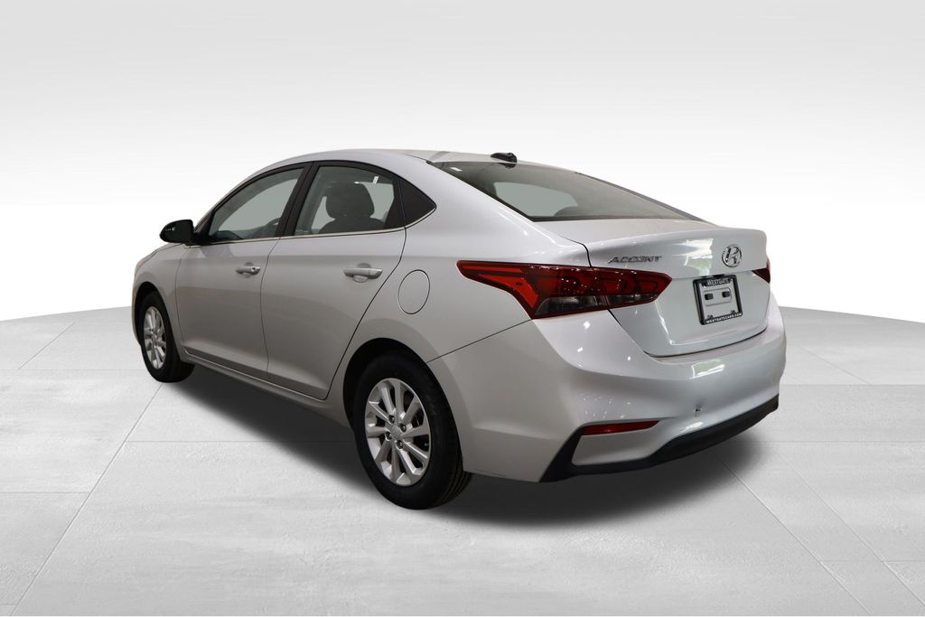 2022 Hyundai Accent SEL photo 3