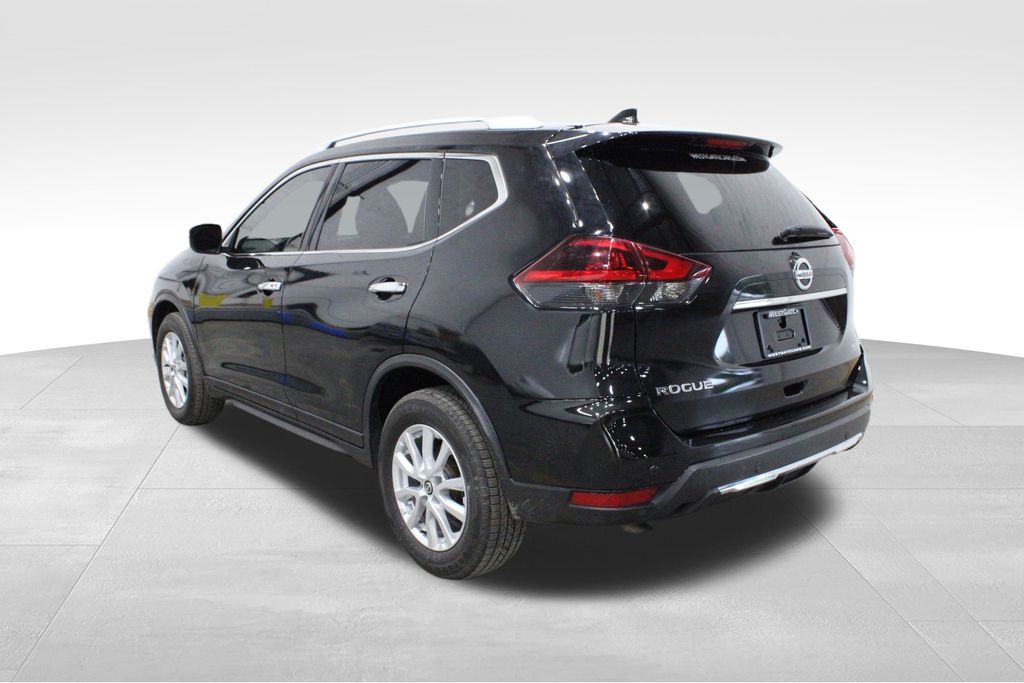 2020 Nissan Rogue SV photo 3