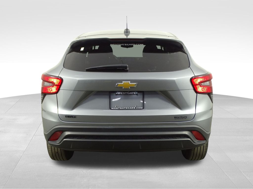 2024 Chevrolet Trax LS photo 4