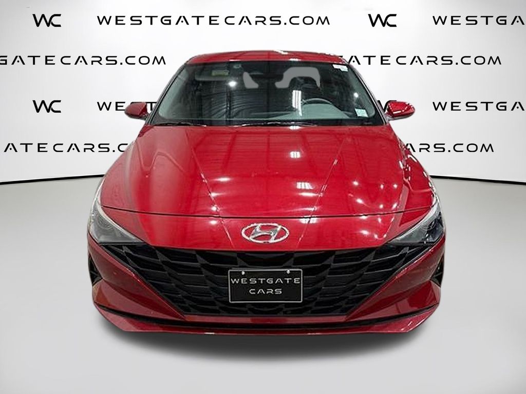2022 Hyundai Elantra SEL photo 2