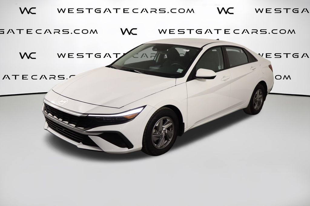 Used 2025 Hyundai Elantra SE Sedan