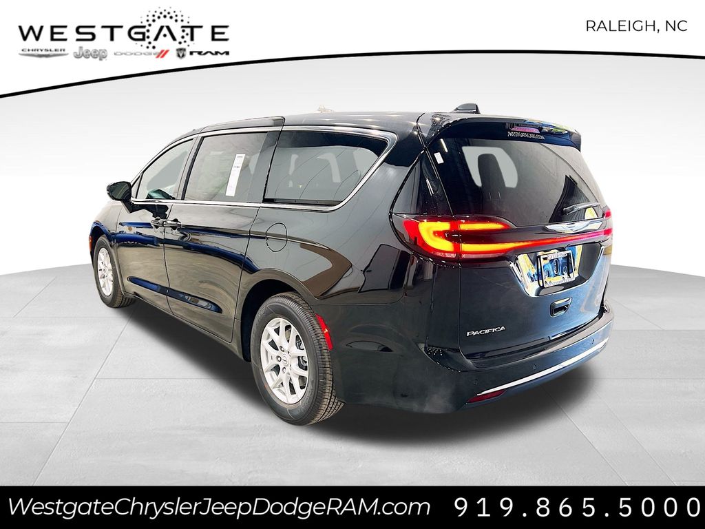 2026 Chrysler Pacifica photo 4