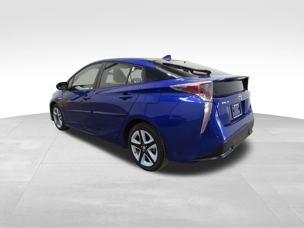 2017 Toyota Prius Three Touring photo 3