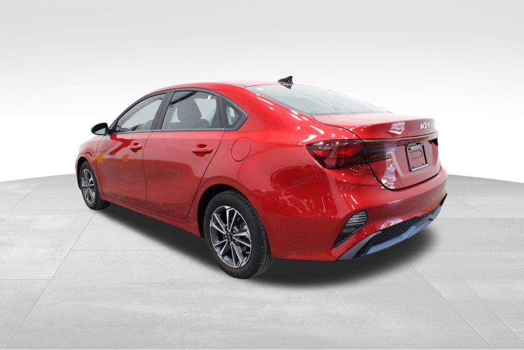 2024 Kia Forte LXS photo 3
