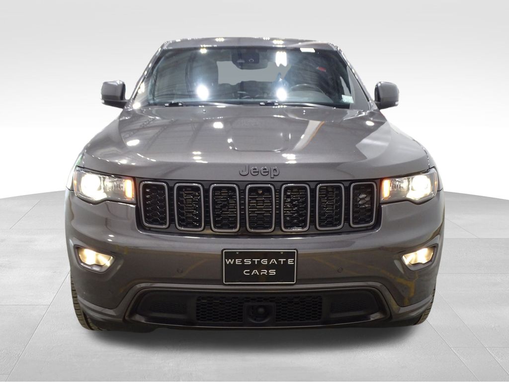 2021 Jeep Grand Cherokee Anniversary Edition photo 2