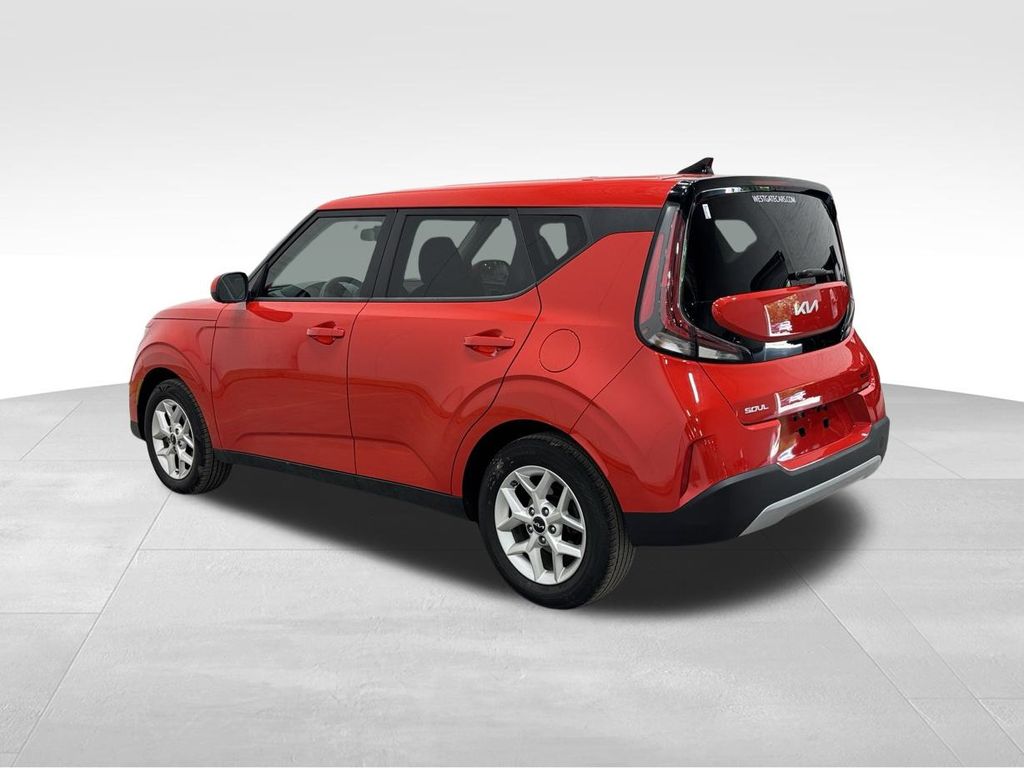 2023 Kia Soul LX photo 3