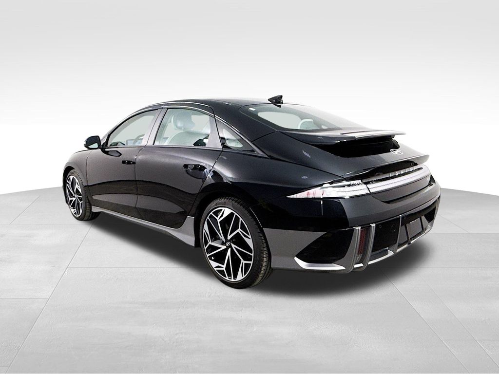 2024 Hyundai Ioniq 6 SEL photo 4