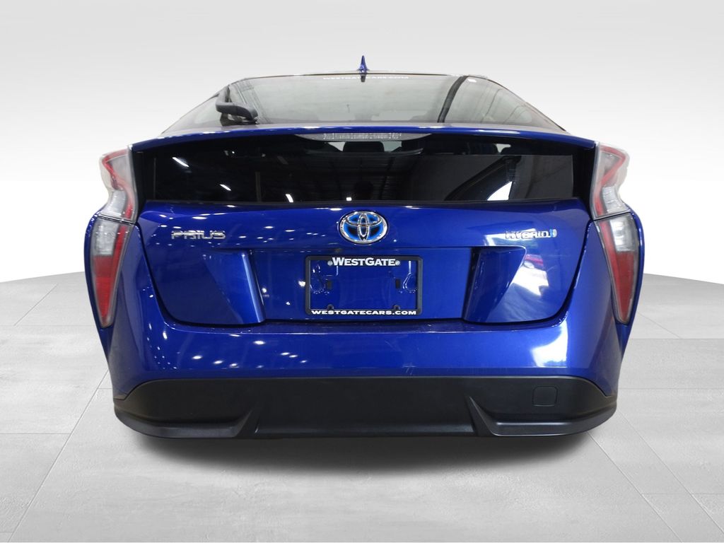 2017 Toyota Prius Three Touring photo 4