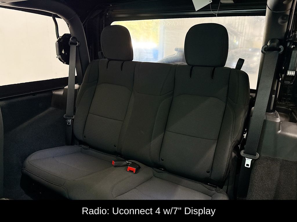 2022 Jeep Wrangler Willys - Photo 11