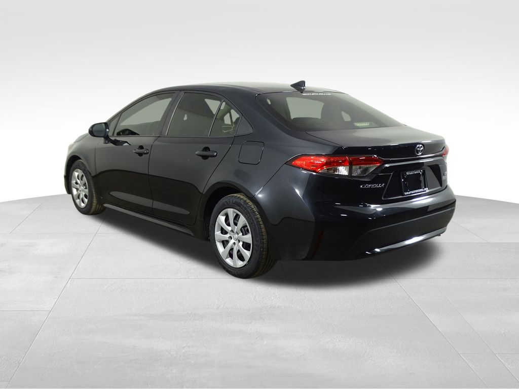 2021 Toyota Corolla LE photo 3