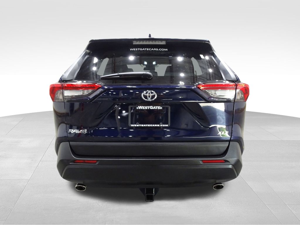 2021 Toyota RAV4 XLE photo 4