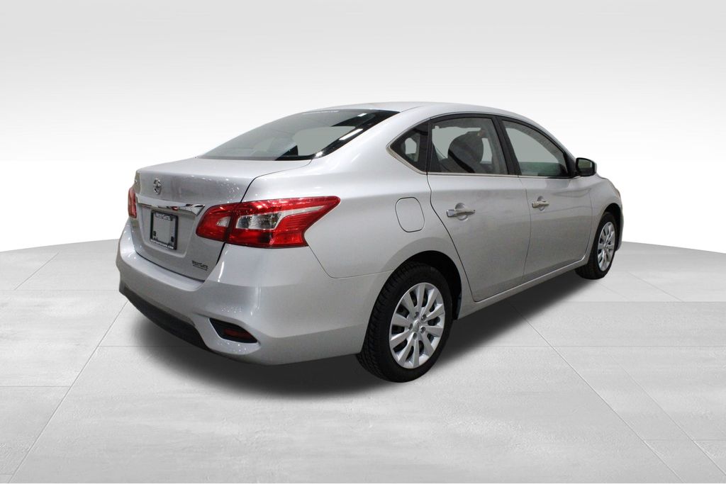 2019 Nissan Sentra S photo 3