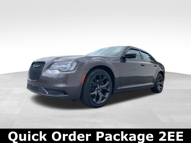 2021 Chrysler 300 Touring photo 3