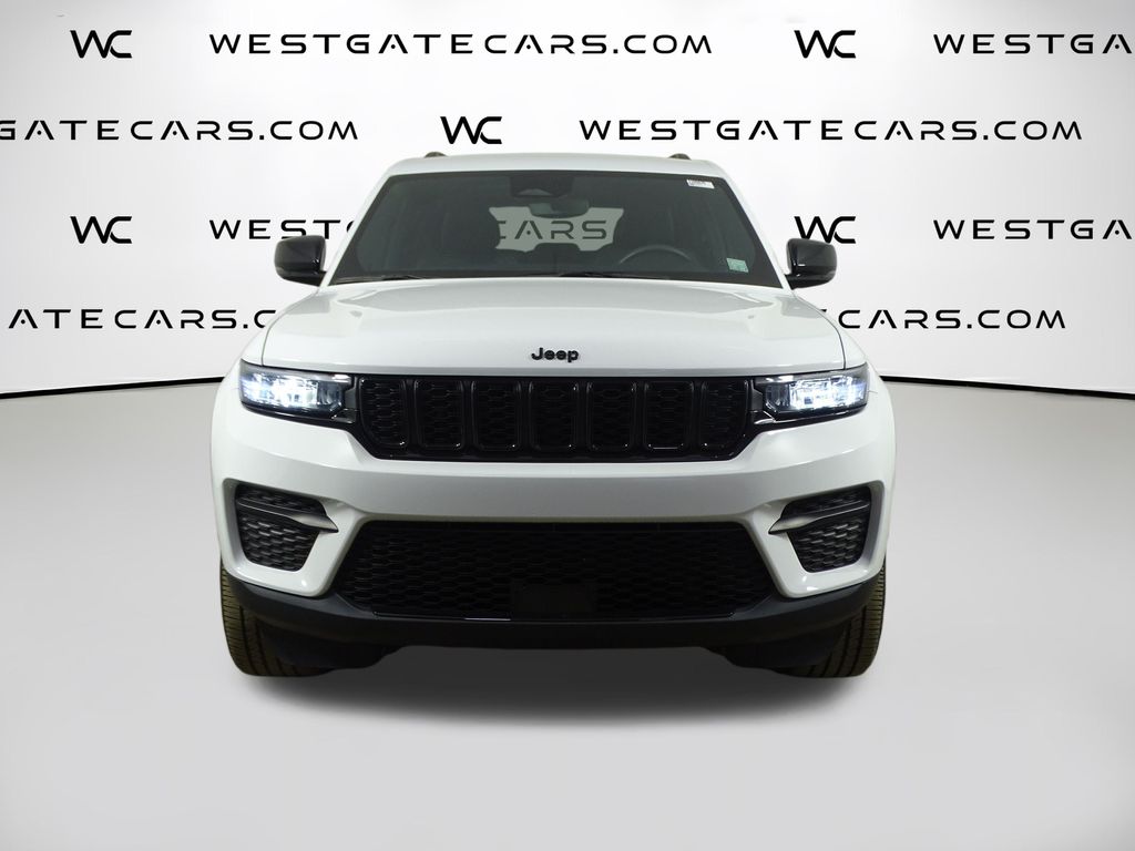 2022 Jeep Grand Cherokee Altitude photo 2