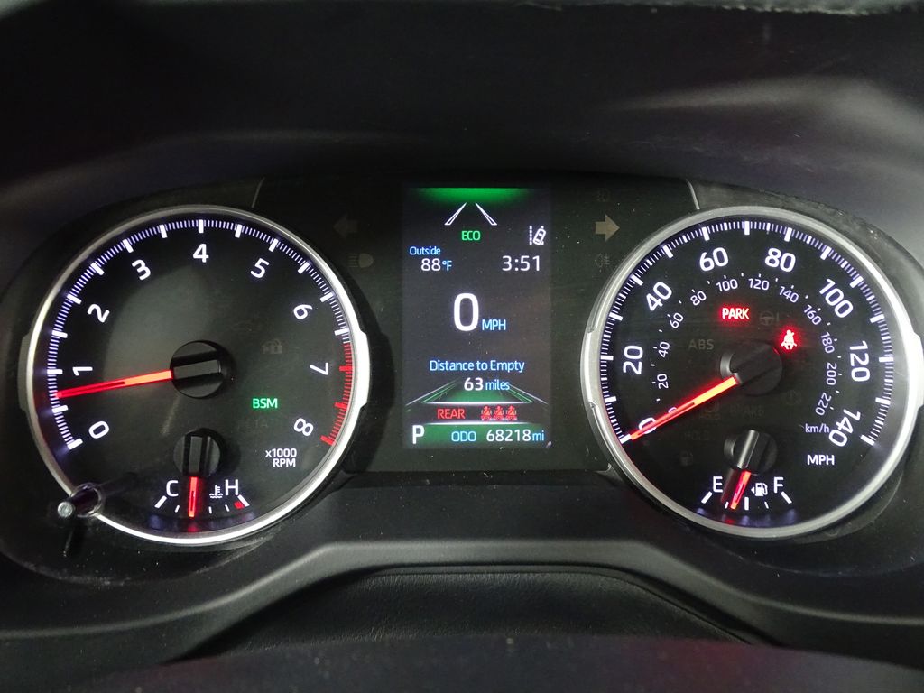 2021 Toyota RAV4 LE - Photo 24