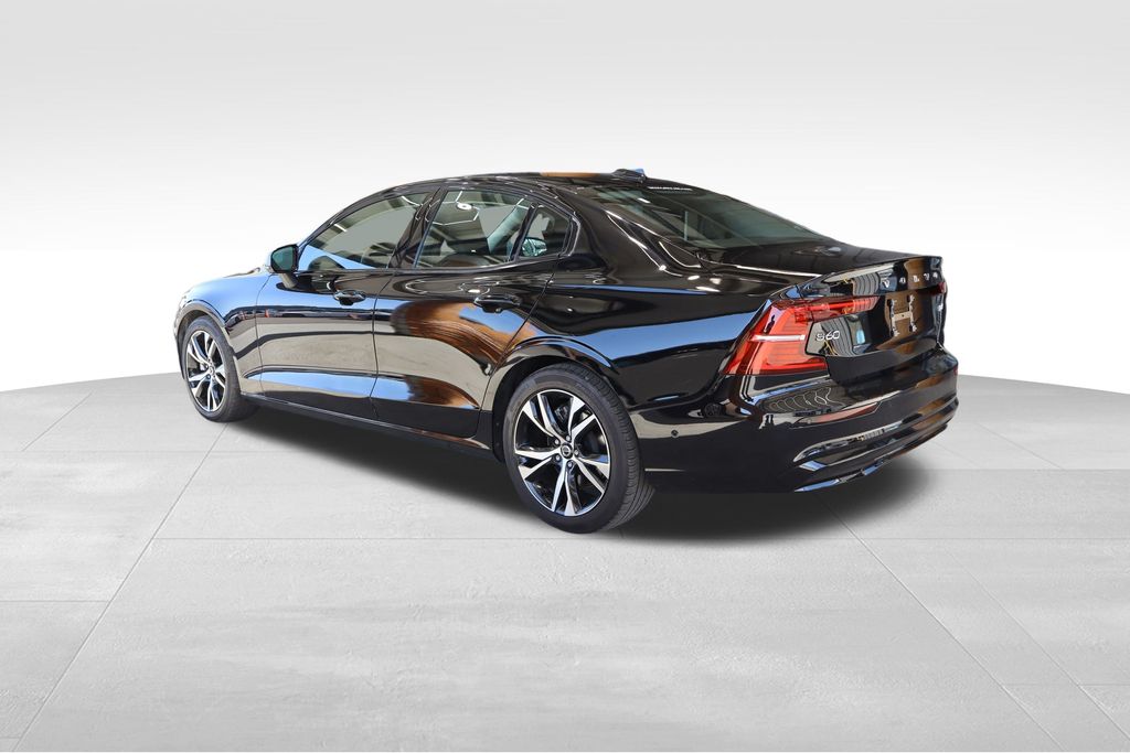 2024 Volvo S60 B5 Plus photo 3