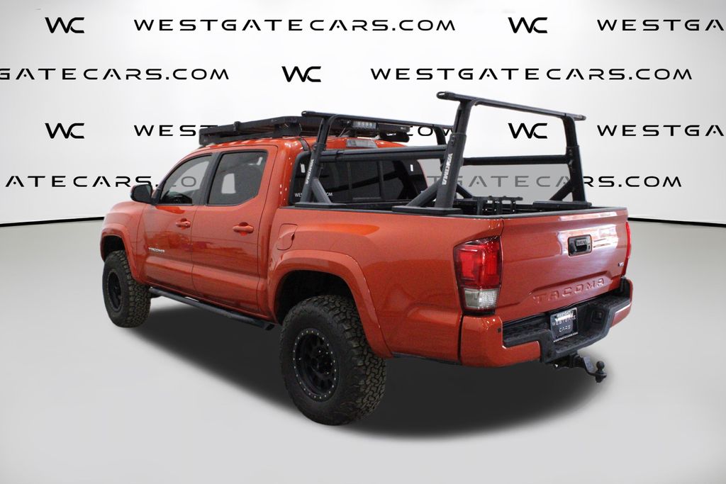 2016 Toyota Tacoma TRD Sport photo 3