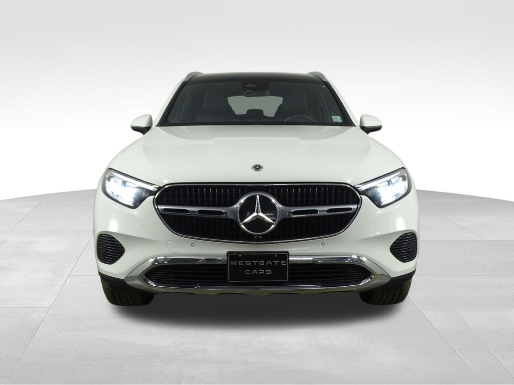 2024 Mercedes Benz GLC 300 photo 2