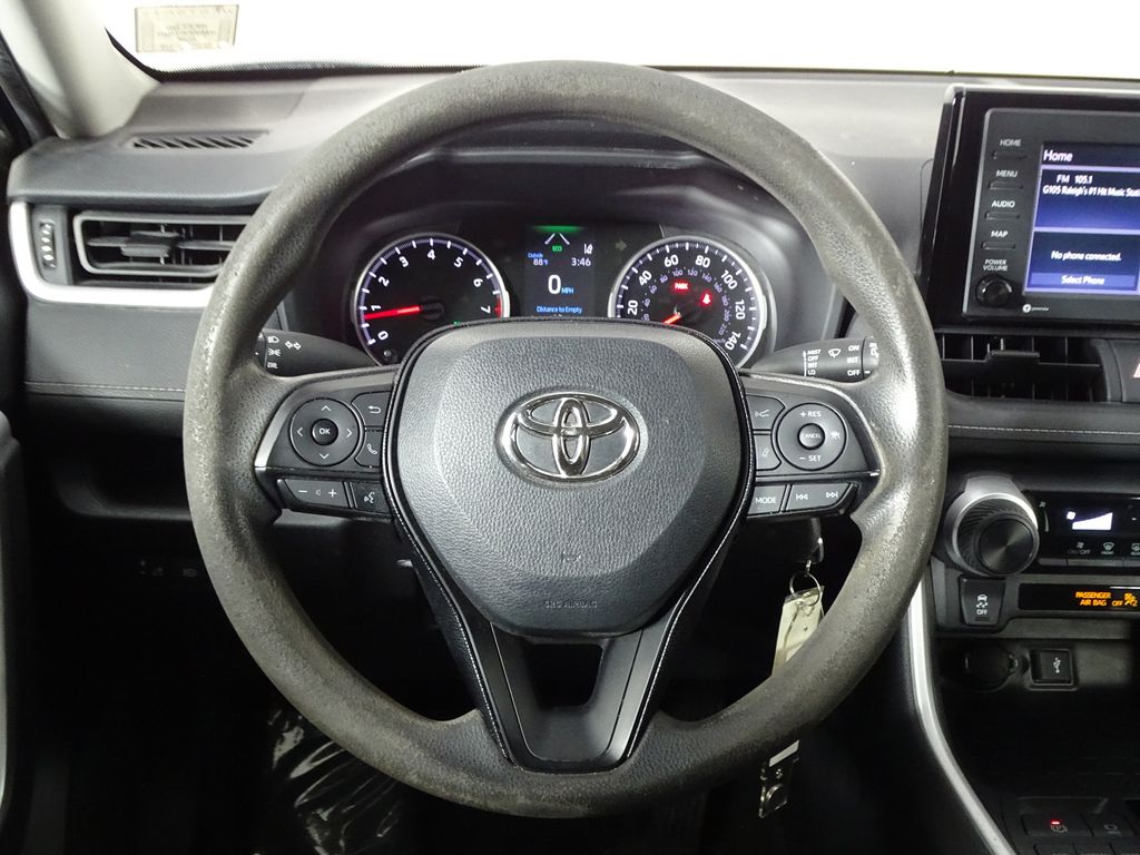 2021 Toyota RAV4 LE - Photo 20