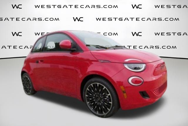 2024 FIAT 500e Base's photo