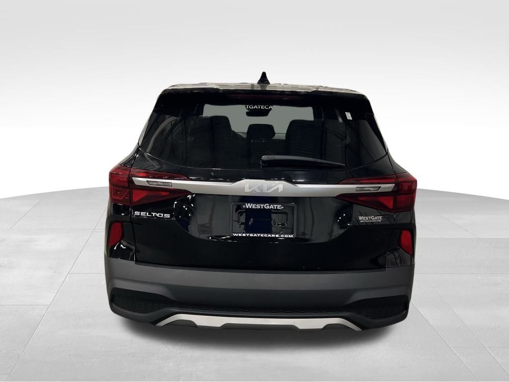 2023 Kia Seltos LX photo 4
