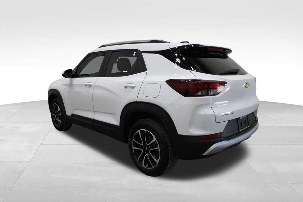 2024 Chevrolet Trailblazer LT photo 3