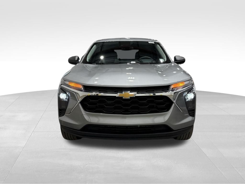 2025 Chevrolet Trax LS photo 2