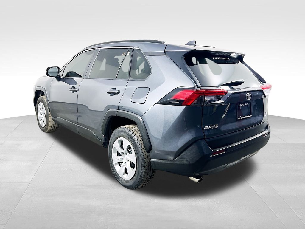 2020 Toyota RAV4 LE photo 4