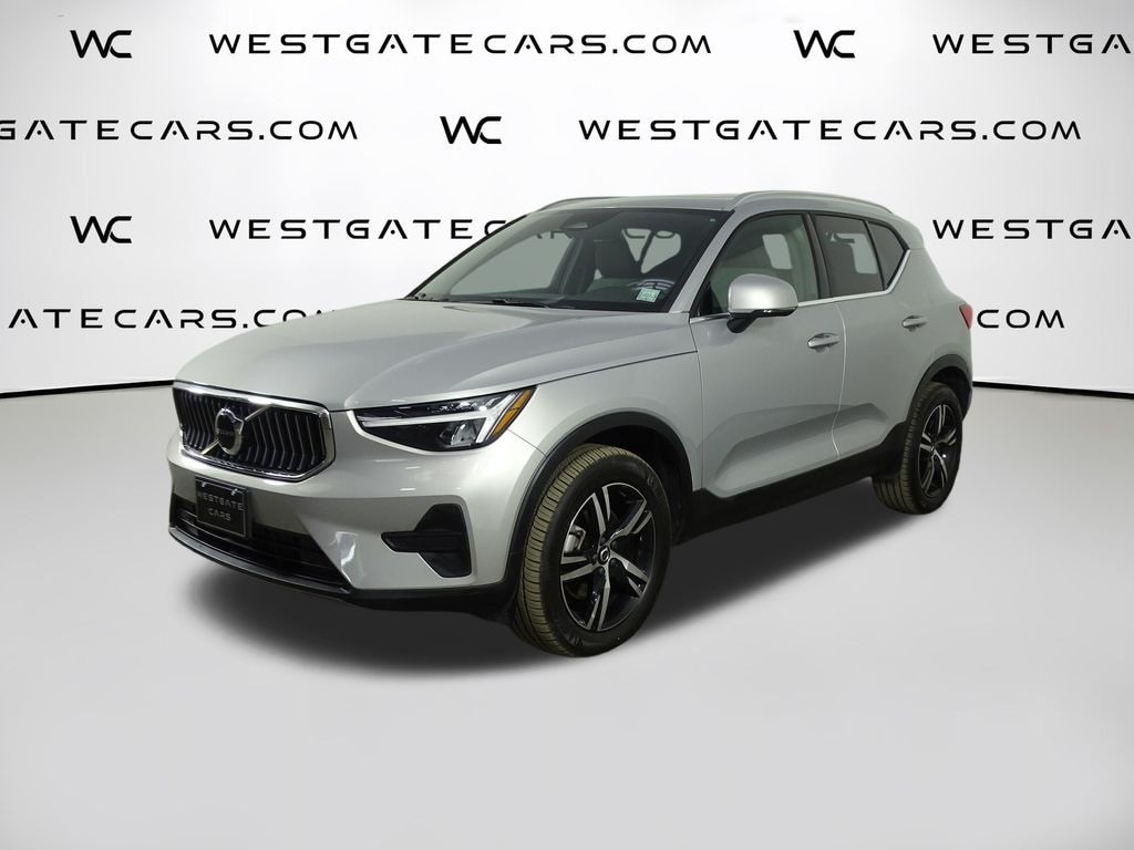 Used 2025 Volvo XC40 B5 Core SUV