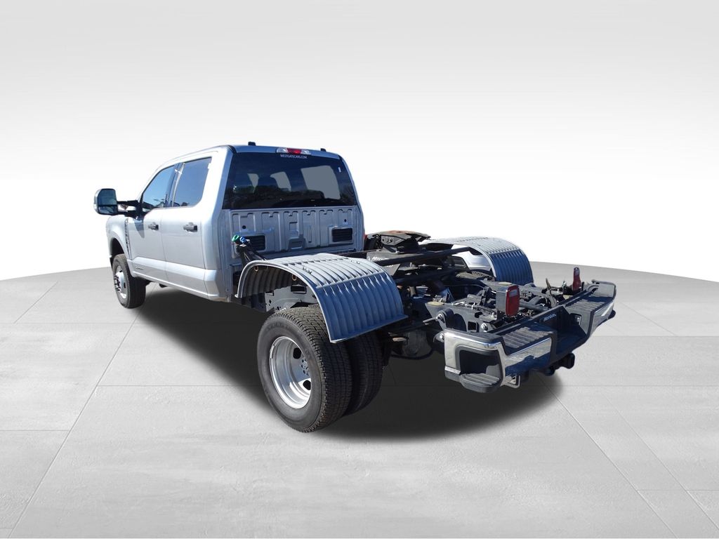 2024 Ford F-350 XLT photo 3