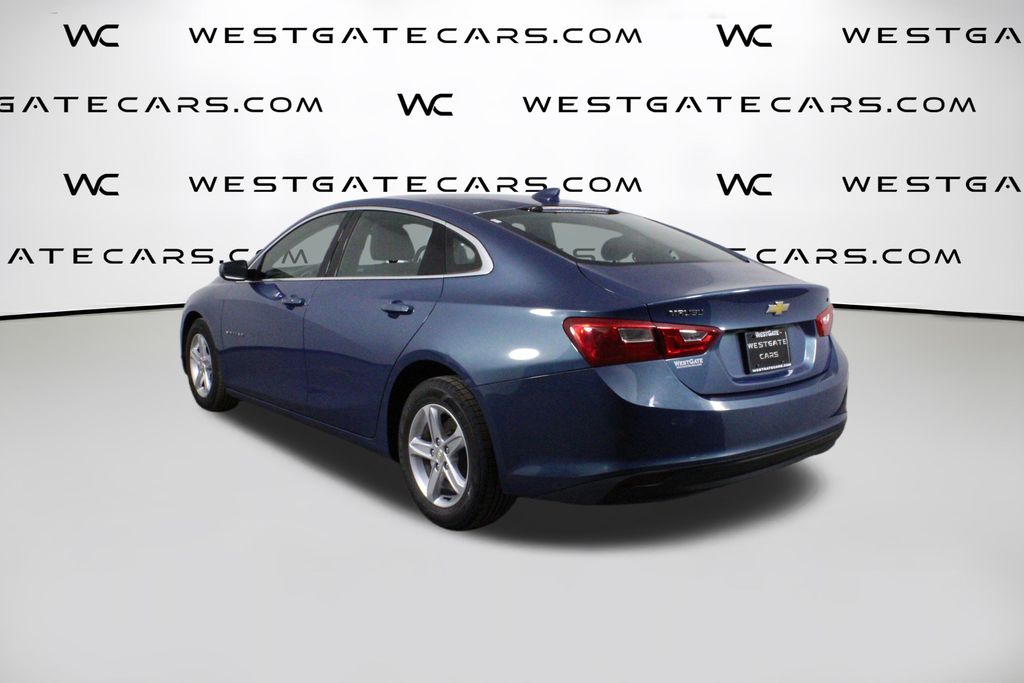 2024 Chevrolet Malibu 1LT photo 2