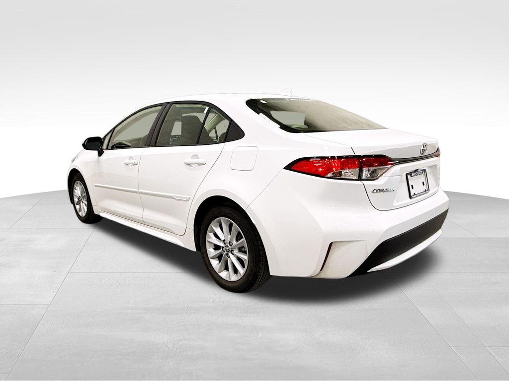 2022 Toyota Corolla LE photo 4