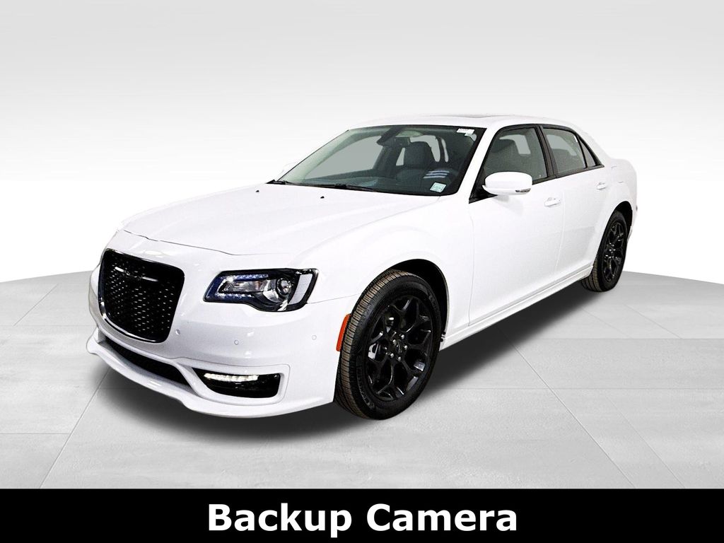 2023 Chrysler 300 Touring L photo 3