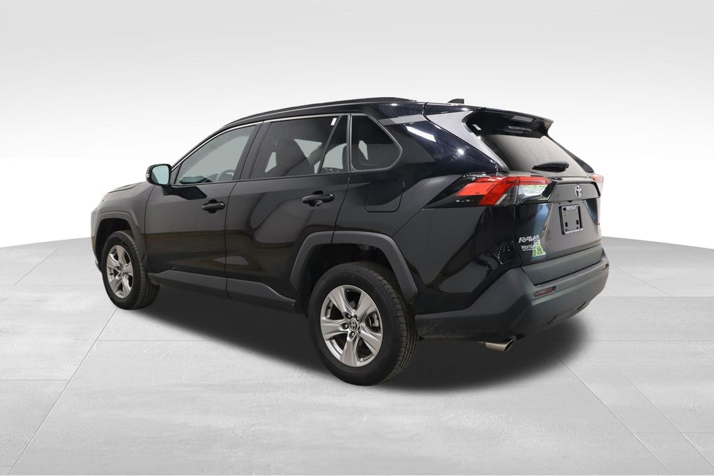 2023 Toyota RAV4 XLE photo 3