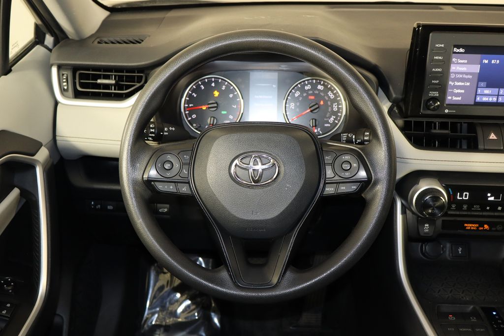 2021 Toyota RAV4 XLE - Photo 7