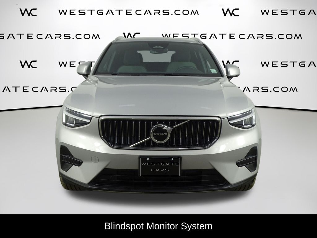 Used 2025 Volvo XC40 B5 Core SUV