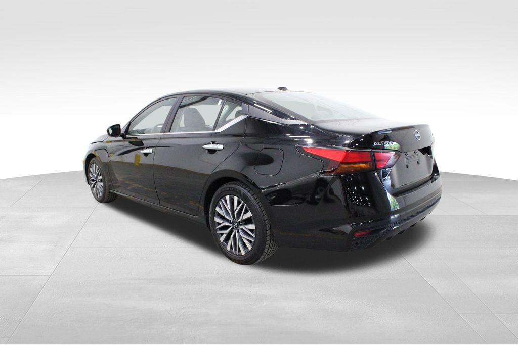 2023 Nissan Altima 2.5 SV photo 3