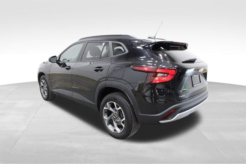 2024 Chevrolet Trax LT photo 3