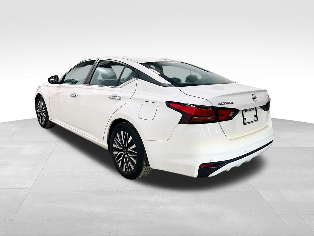 2024 Nissan Altima 2.5 SV photo 2