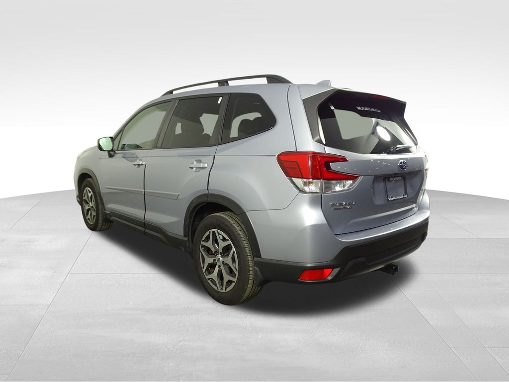 2021 Subaru Forester Premium photo 3