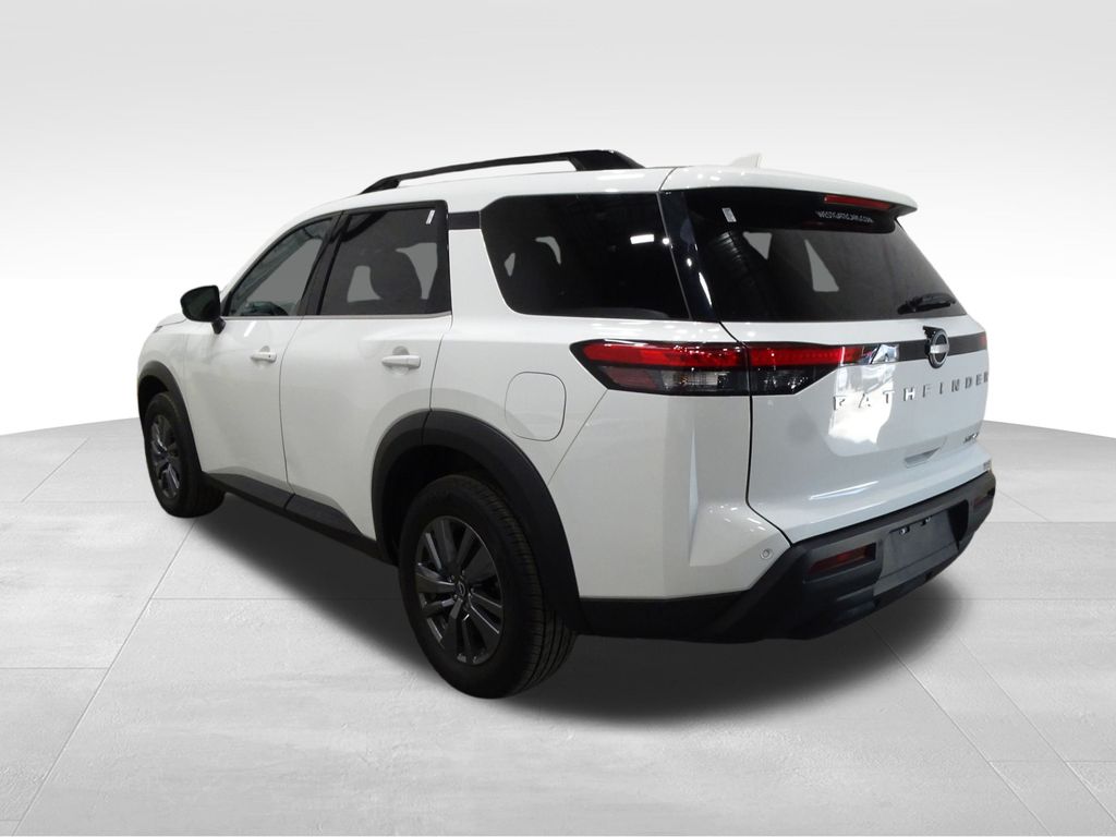 2024 Nissan Pathfinder SV photo 3