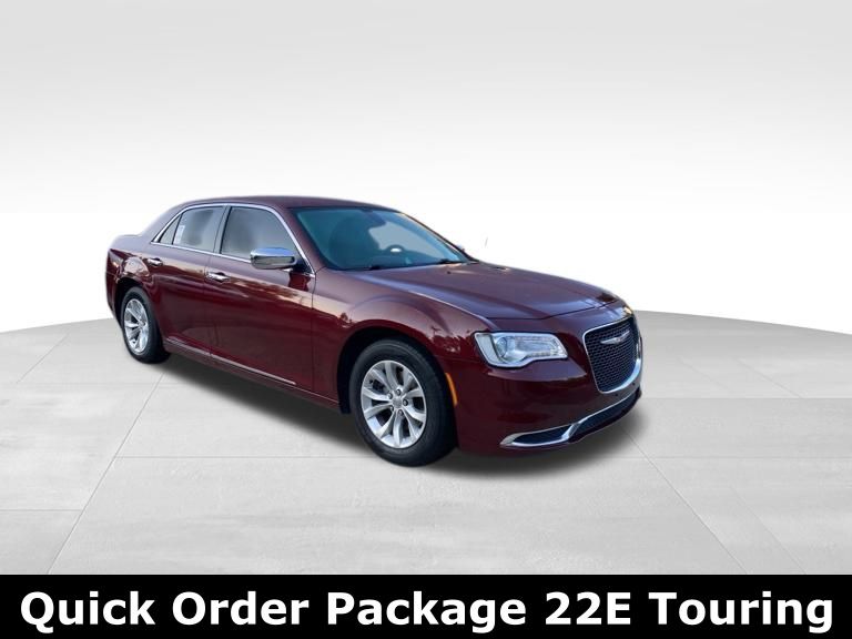 2018 Chrysler 300 Touring photo 2