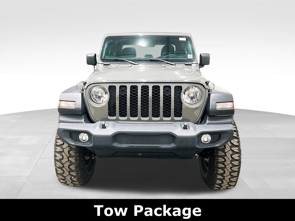 2021 Jeep Gladiator Sport photo 2