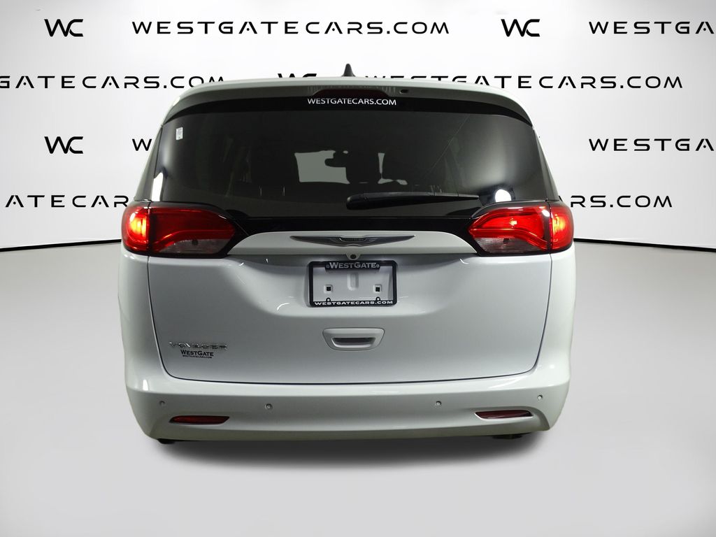 2021 Chrysler Voyager L photo 4